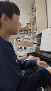 習志野市のピアノ教室小学生レッスンの様子